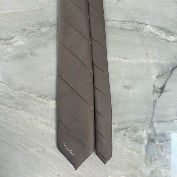 OSCAR DE LA RENTA Tie - Picture 4 of 13